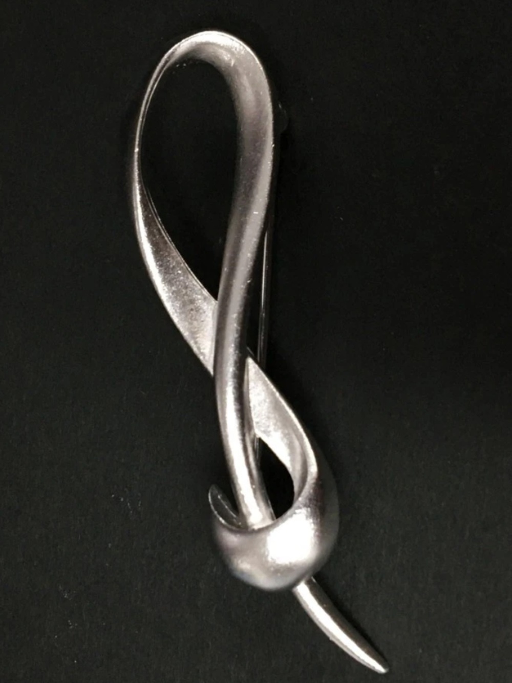 ✨ Rare Vintage Nina Ricci Brushed Silver-Tone Abstract Infinity Loop Brooch 👝